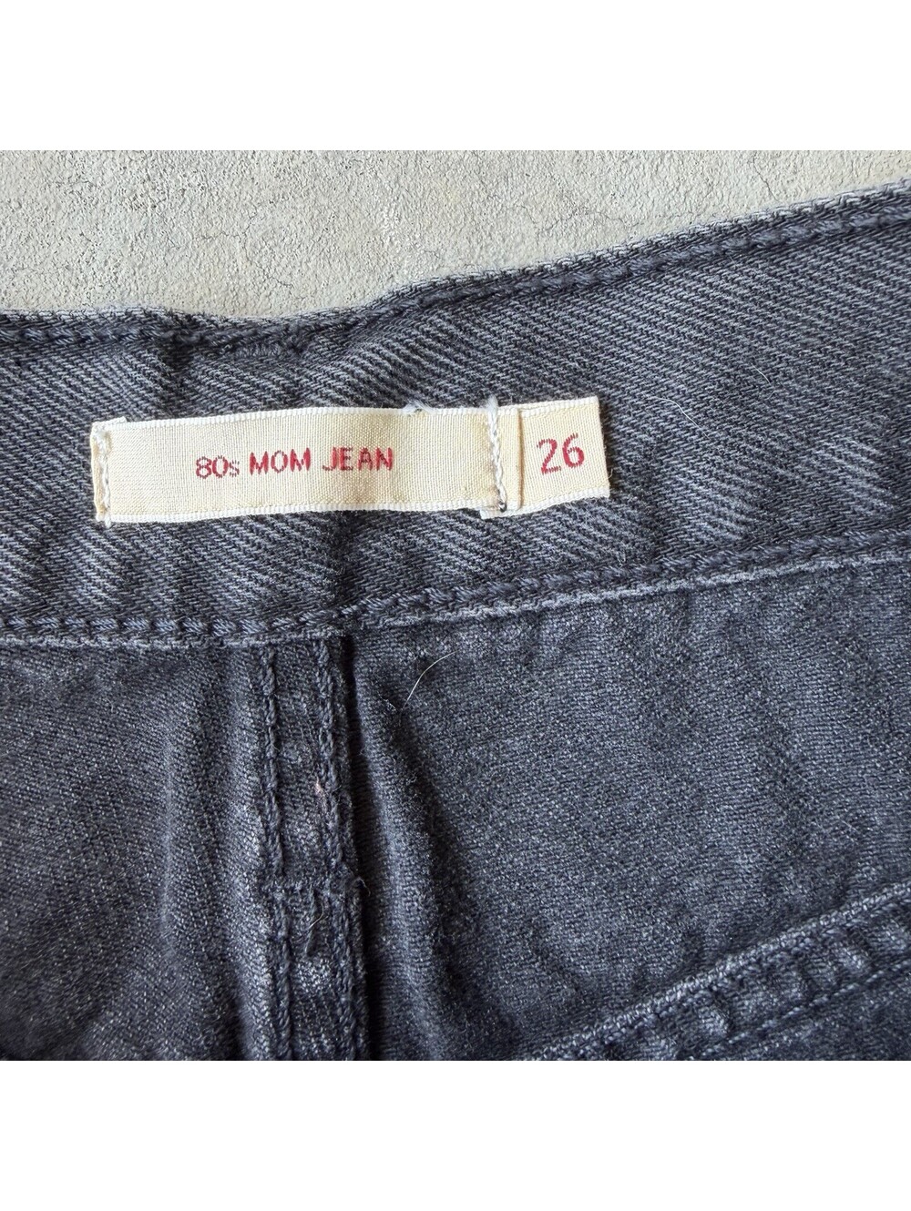 Levi’s Premium Women’s 80s Mom Jeans Black Charcoal Wash High Rise 5-Pocket - Picture 3 of 9